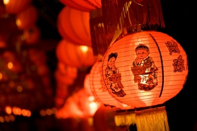 A lit Chinese lantern at nightime.