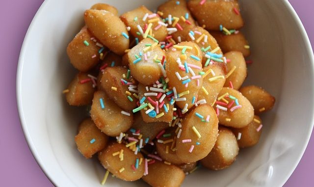 struffoli - Italian pastry for Christmas and Easter