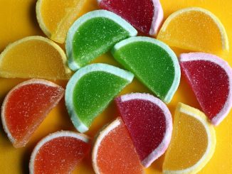 Fruit slices using gelatin for the gel structure.