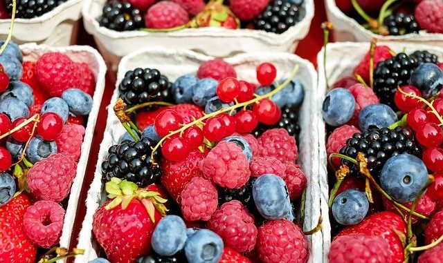 Berries in trays. poor-flavour-in-fruit-and-vegetables