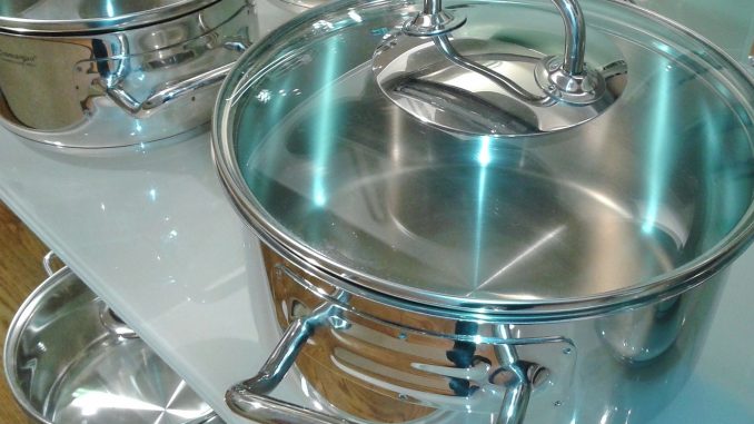 Cooking pots made with stainless steel and glass avoid use of PFAS.