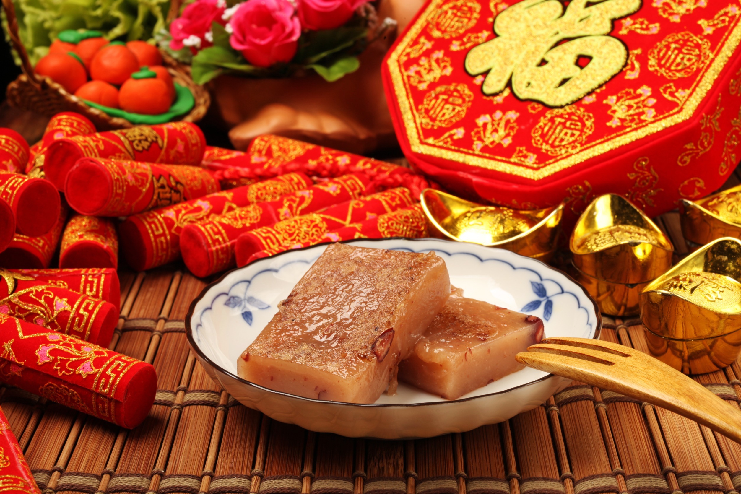China s traditional New Year s dishes, red bean rice cake (Nian Gao).