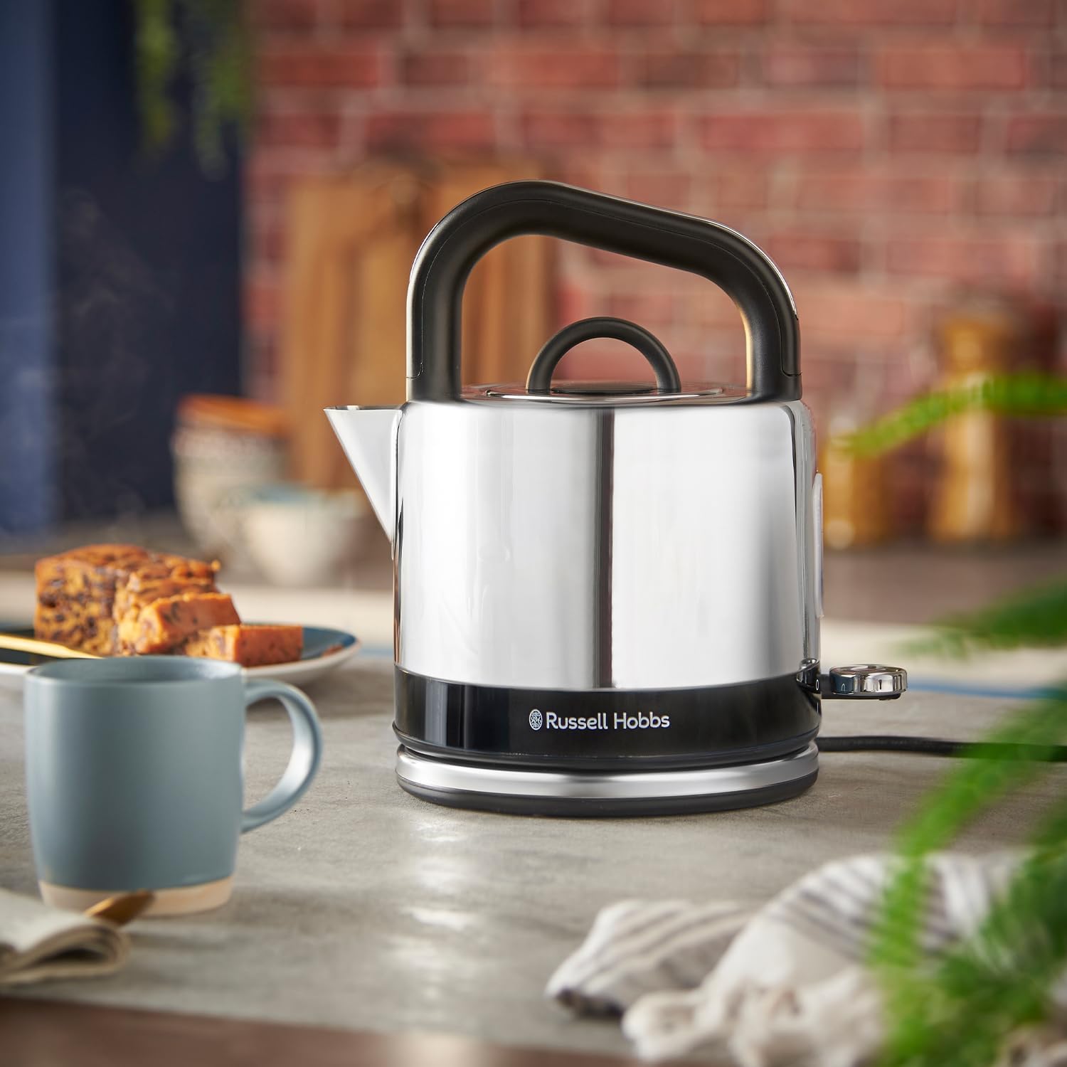 Russell Hobbs Distinctions 1.5L Cordless Electric Kettle (Fast boil, 3KW, Removable washable anti-scale filter, Pull to open lid, Perfect pour spout,...